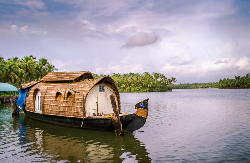 Kerala_Houseboat_(191490747)